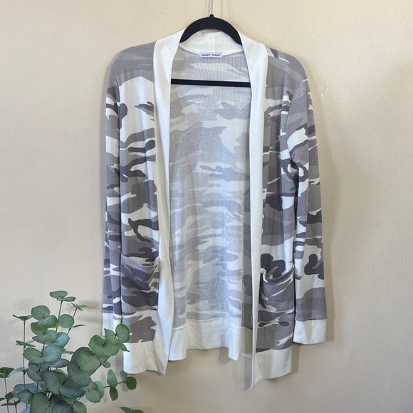 Sweet Romeo Sweaters - Sweet Romeo Grey White Camo Print Long Cardigan Women's Sized Medium Casual